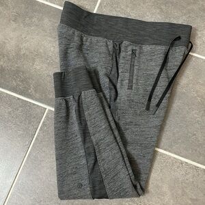 Lululemon Get Going Jogger 28.5" size 8
Heathered Core Dark Grey/Heathered Black